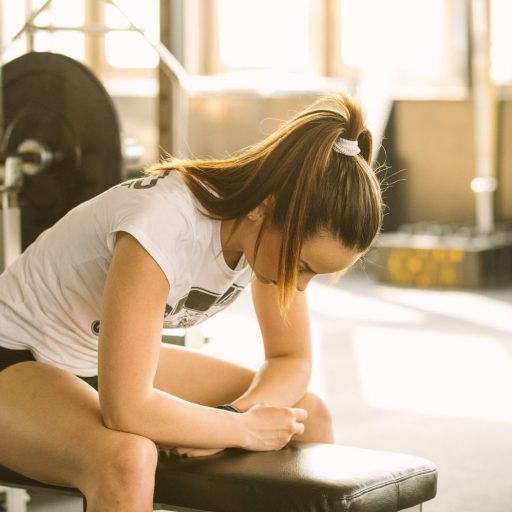 نقش کورتیزول در ورزش و بدنسازی: تأثیرات، مزایا و چالش‌ها